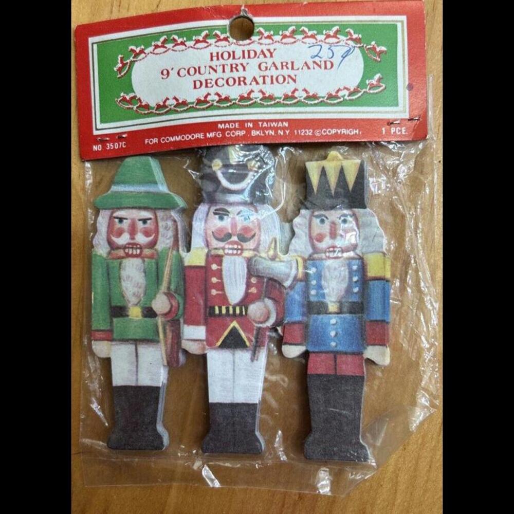 Vintage paper garland - nutcrackers 9 feet - NOS - vintage christmas decoration